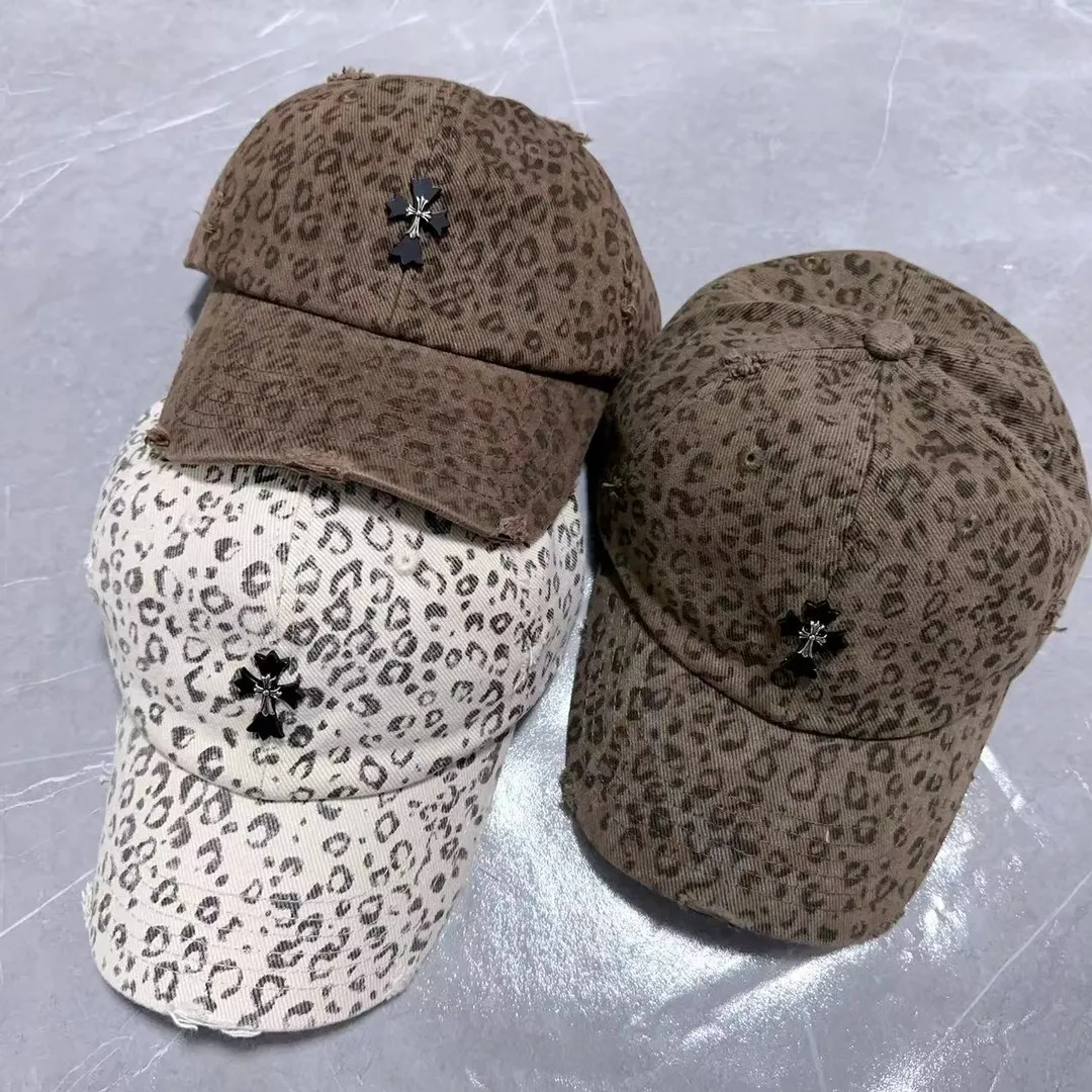 Crow heart leopard print hole baseball cap